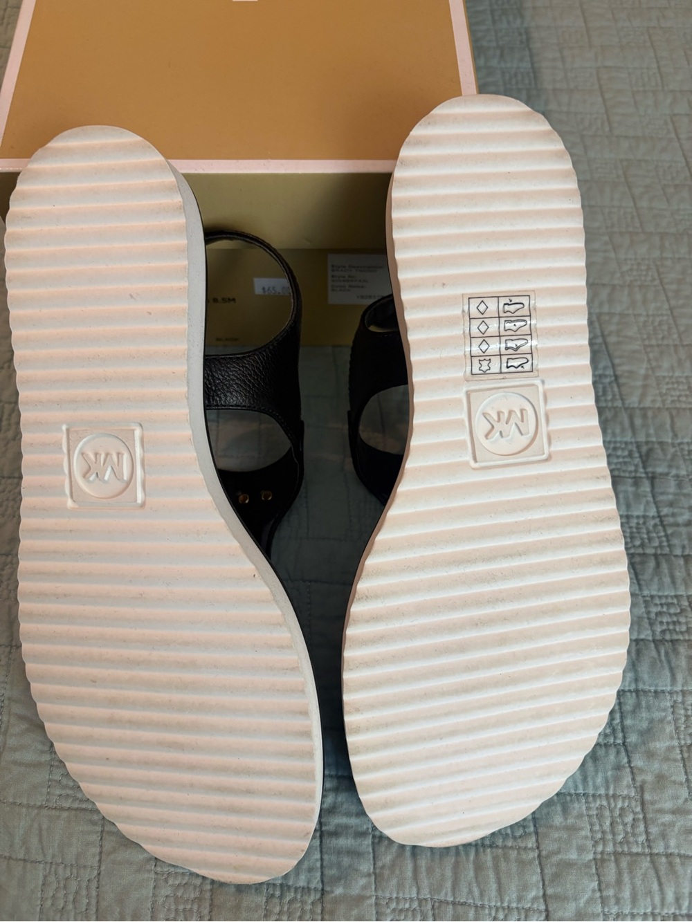 MICHAEL Michael Kors Black Leather Thong Sandals with White Platform - Picture 4 of 4